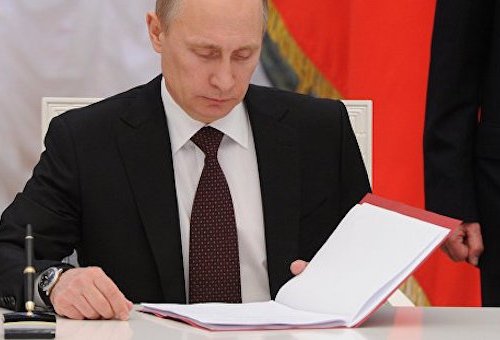 Путин подписал закон о моратории на уплату транспортного налога для большегрузов