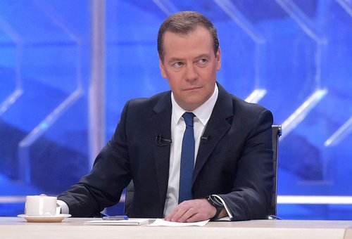 Медведев утвердил стратегию нулевой смертности на дорогах  