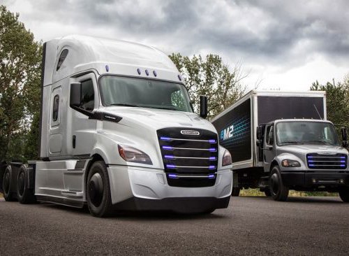 Freightliner передал лизинговой компании первый электрический грузовик