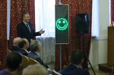Светофор, способный дистанционно менять движение, разрабатывают в Новосибирской области